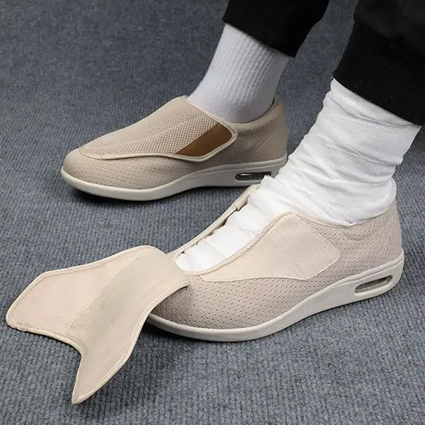 Schoenen voor brede voeten | Ruime opening en klittenbandsluiting