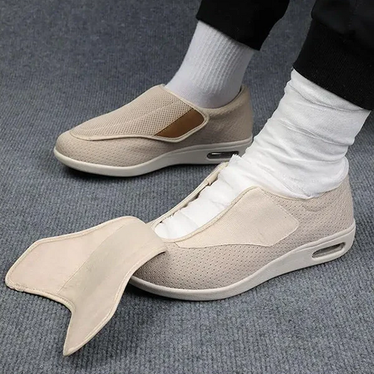 Schoenen voor brede voeten | Ruime opening en klittenbandsluiting