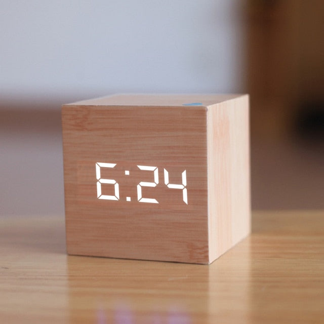 Cubo | Digitale LED wekker met datum en temperatuur