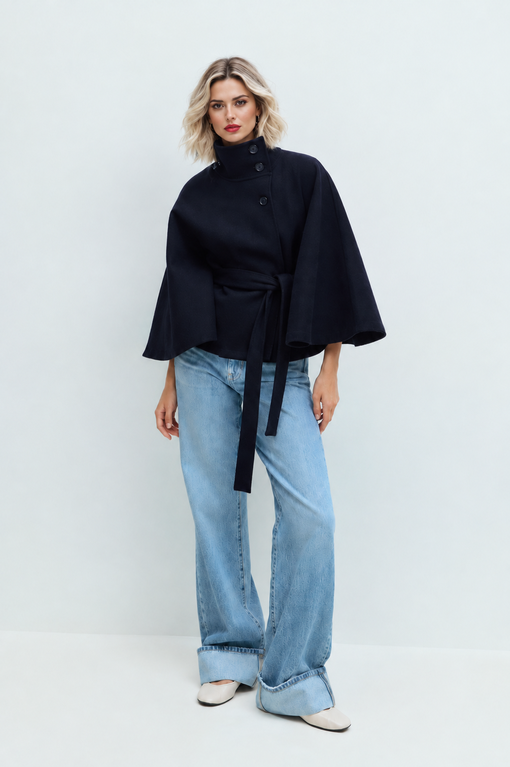 Zora | Cape jas dames met strikceintuur en hoge kraag