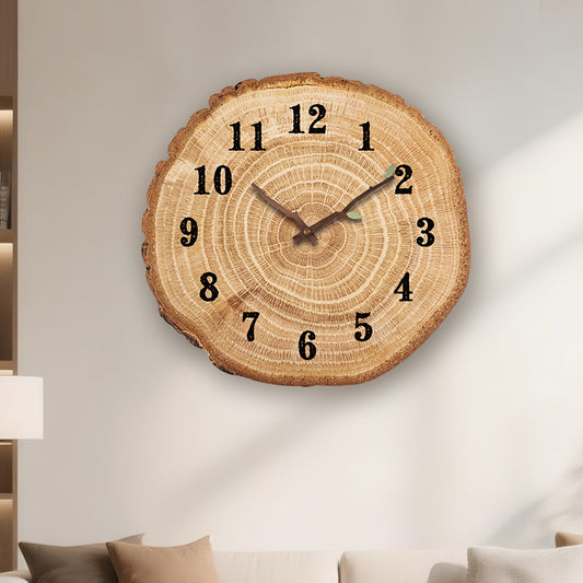 Gaspard | Ronde wandklok met houtlook en boomstamdesign