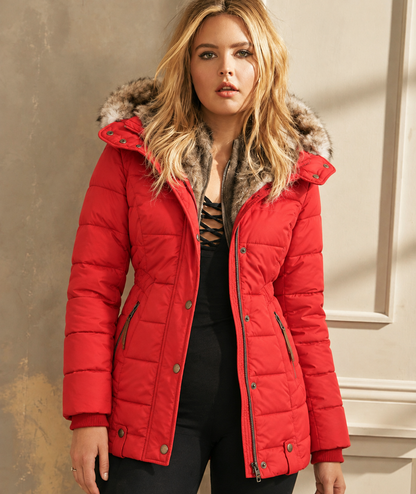 Maren | Getailleerde winterparka voor dames met capuchon
