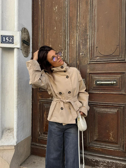 Korte damestrenchcoat met tailleriem