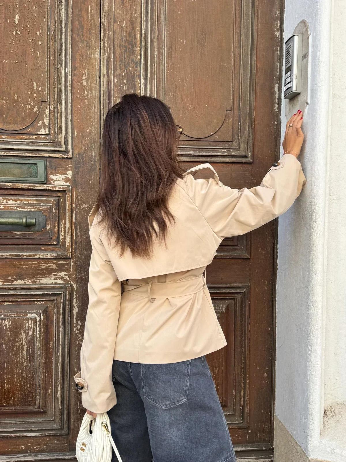 Korte damestrenchcoat met tailleriem