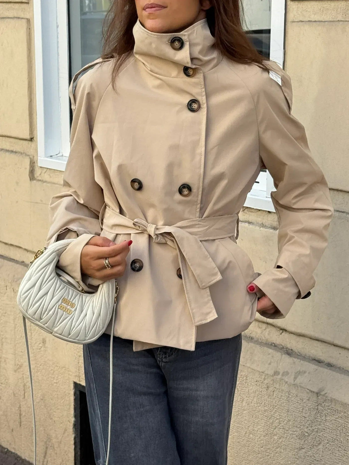 Korte damestrenchcoat met tailleriem