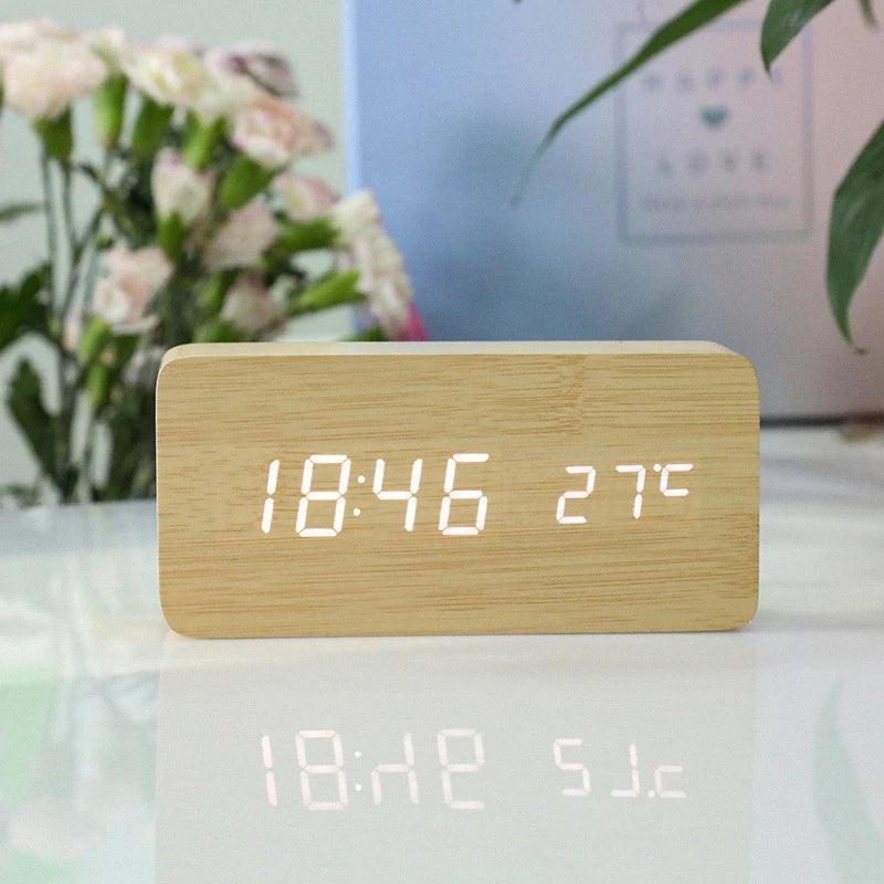 Digitale klok met wekker en led-display