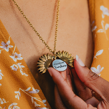 Tanya | Ketting met zonnebloem en “You Are My Sunshine”